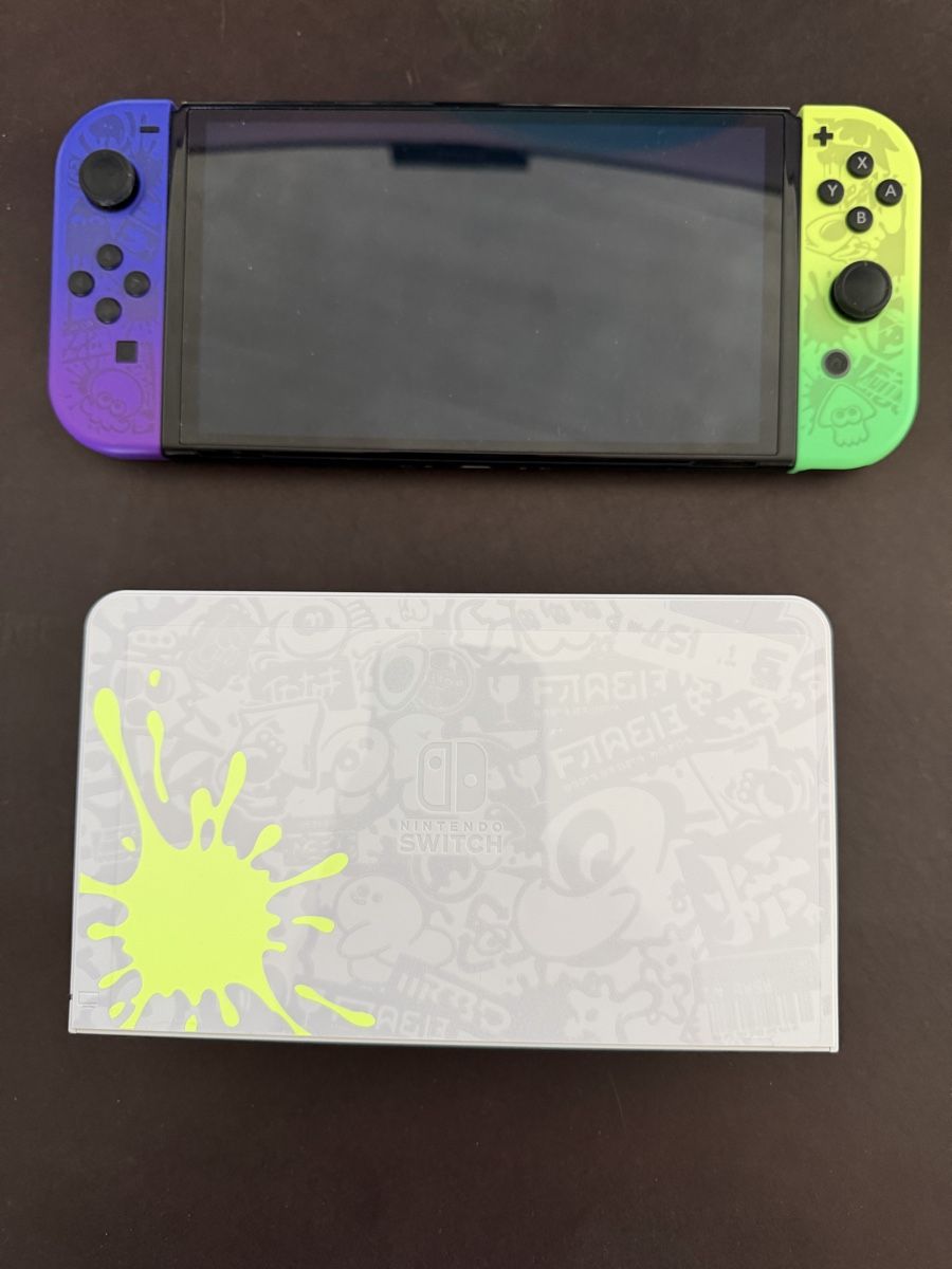 Nintendo Console: Nintendo Switch OLED Splatoon 3 Edition mit Zubehör – Usato da Noflen BE venduto da Digge10