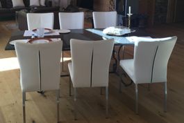 Rechteckiger Granit-Tisch mit 6 Lederstühlen