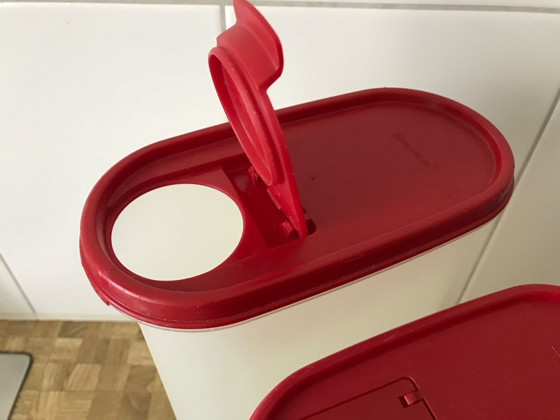 Tupperware Recipients et similaires: Tupperware  2 grosse Vorratbehälter – D'occasion à Birmensdorf ZH par Hilhan 2