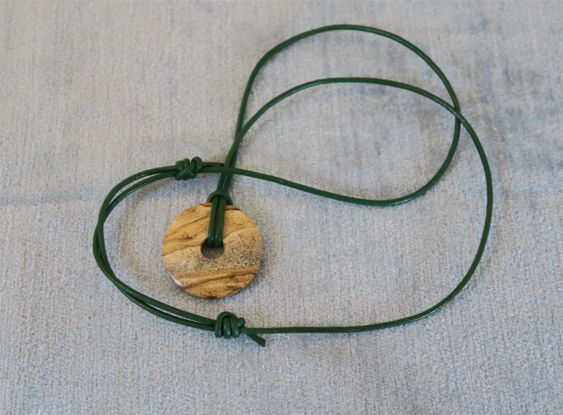Catenine: Kette mit Anhänger donut Jaspis – Nuovo (secondo la descrizione) da Brittnau venduto da marlenestone 1