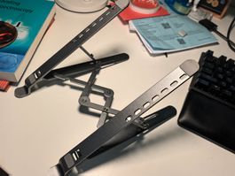 Neuwertiger, verstellbarer Laptopstaender aus Aluminium