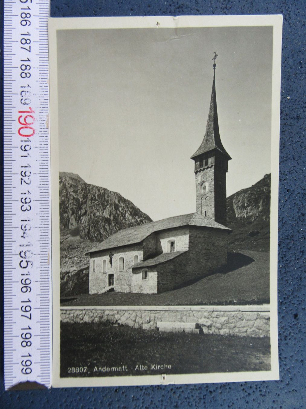 Cartoline postali: ANDERMATT ALTE KIRCHE URI AK WAR GENADELT – Difettoso da Ettingen venduto da Hausi4711