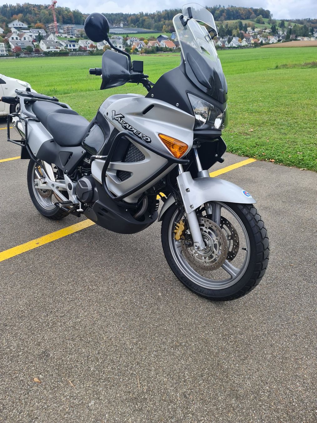 Honda Enduro: Honda Varadero XL1000 ABS SD02 – Usato da Embrach venduto da Ta89