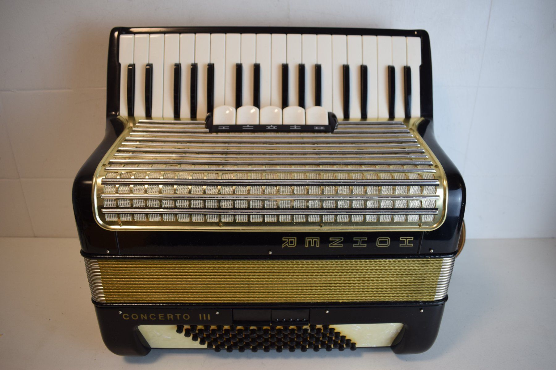 Hohner Musikinstrumente: Akkordeon chromatisch Hohner Concerto III – Gebraucht aus Zürich von baumusik