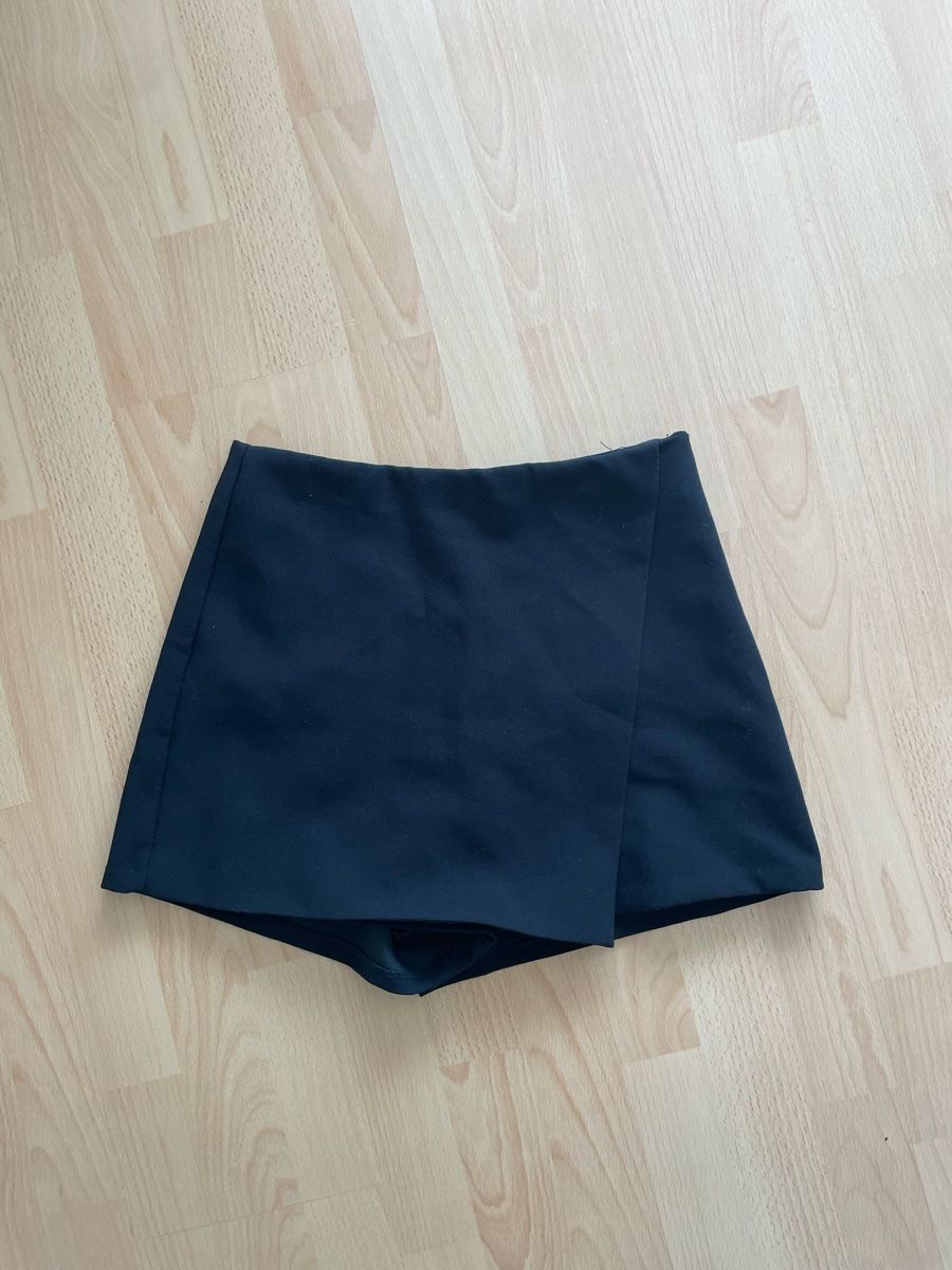 Pantaloni: Schwarzer Hosenrock – Usato da Ebikon venduto da van_qg5n