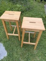 2 kultige Barhocker in Massivholz