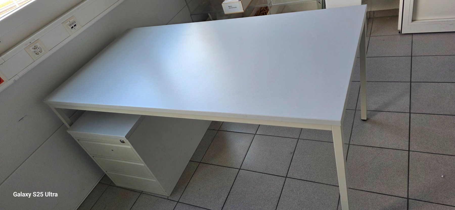 Scrivanie: Schreibtisch mit Korpus – Usato da Schattdorf venduto da Bernhard0