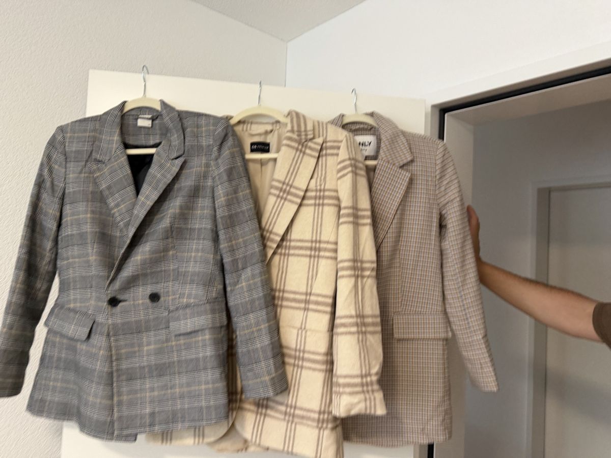Lotti di vestiti: Damen Blazer 3er Set Grösse XS – Usato da Hunzenschwil venduto da elm_mb67