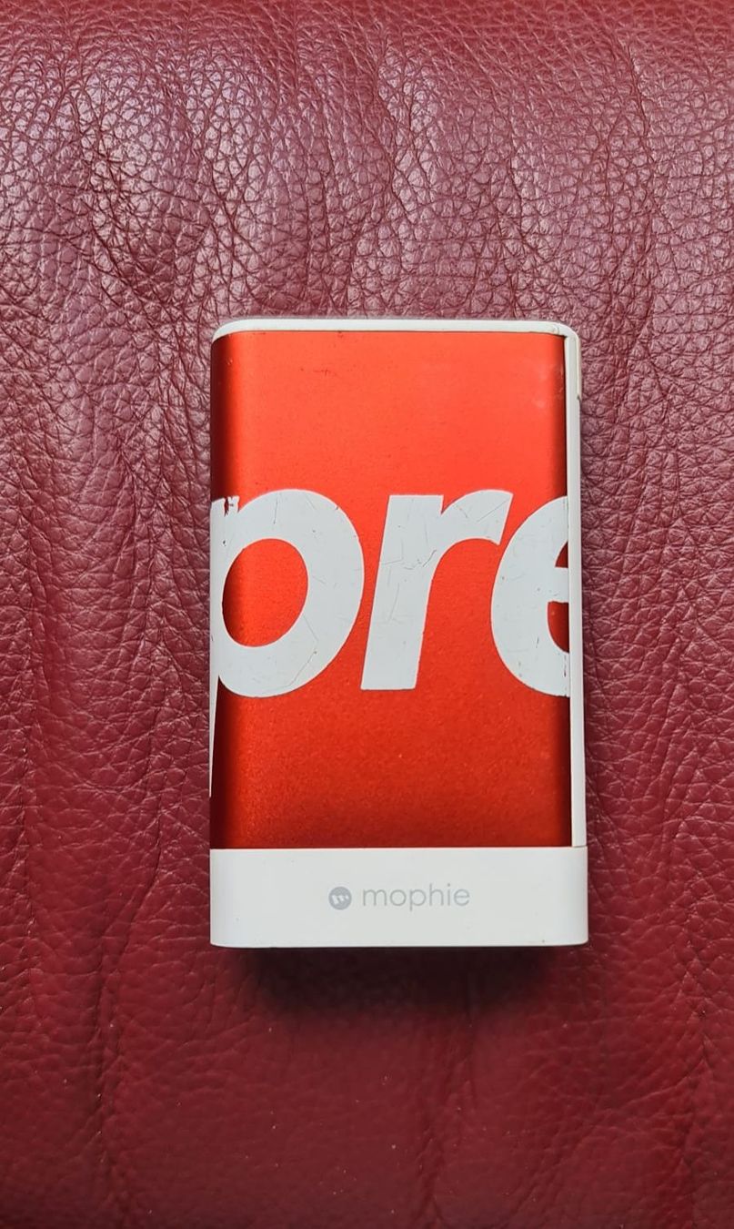 Mophie Ladegeräte: Supreme Mophie Encore Plus 10k Powerbank – Defekt aus zürich von R-N-J 1