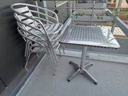 Aluminium Tisch mit 4 Stühlen