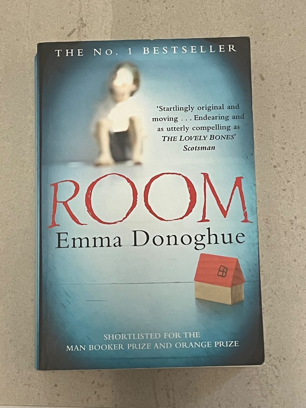 Libri: Room von Emma Donoghue – Usato da Luzern venduto da Sono2