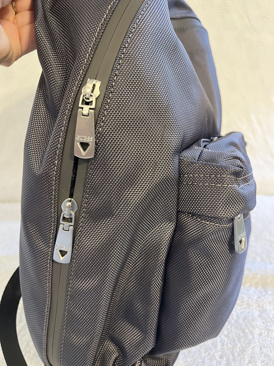 Guess Zaini: Guess Rucksack grau mit Etikett neu! – Nuovo e nell'imballaggio originale da Zürich venduto da mel_258 1