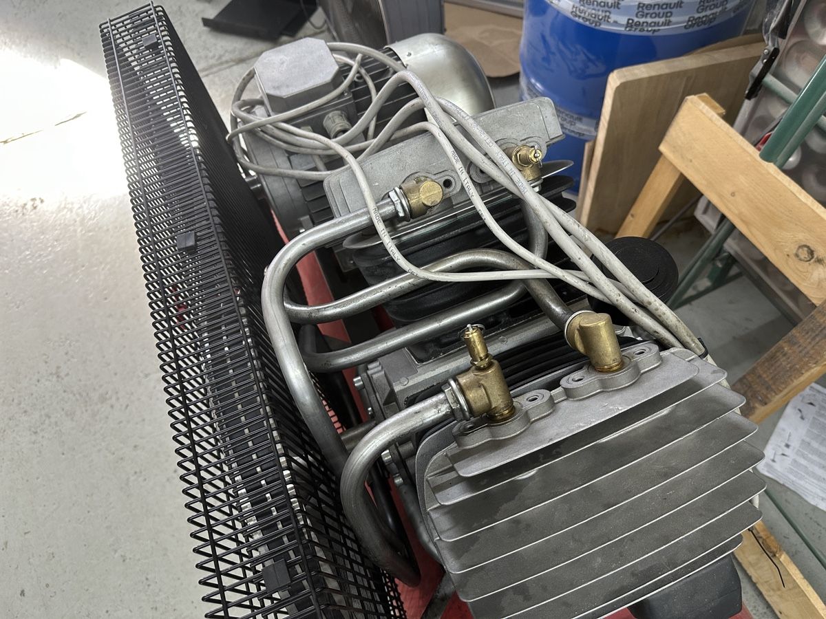 Compresseurs: Kompressor 2 Zylinder 400V – Défectueux à Weinfelden par Fox770 5