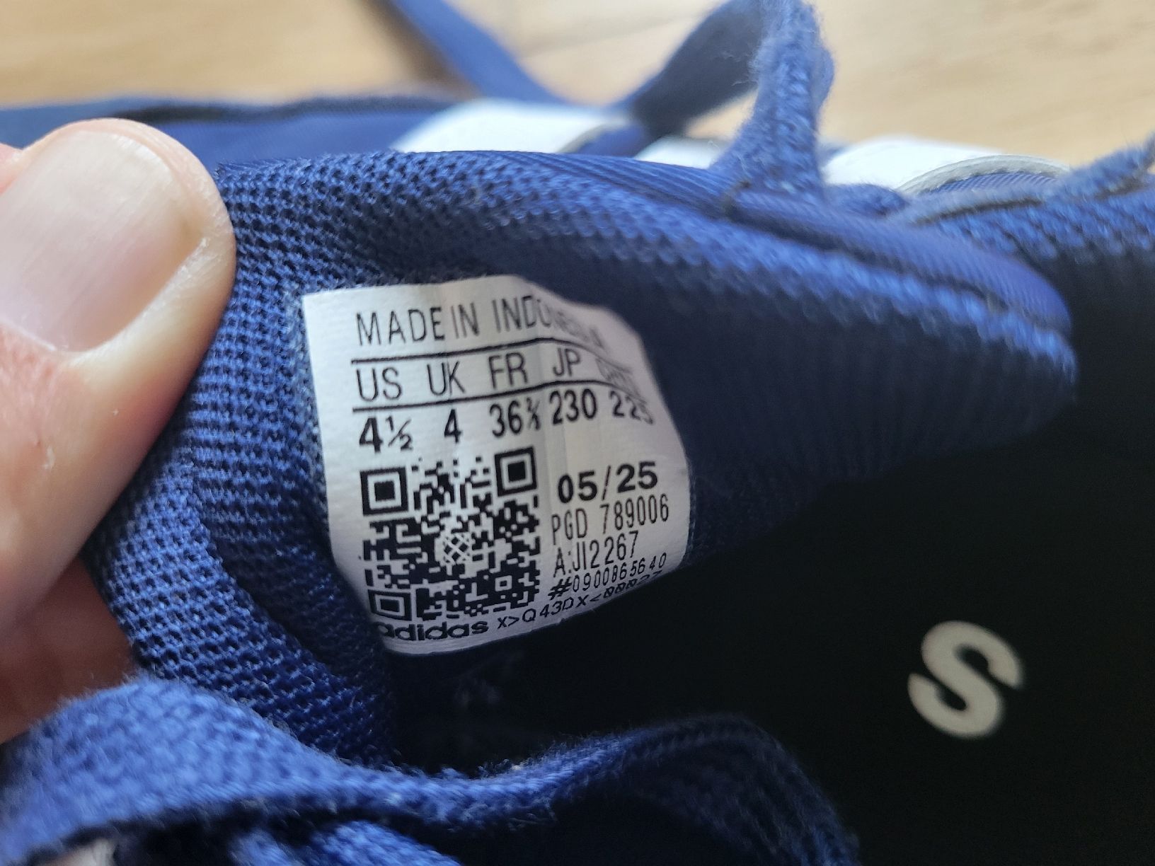 Scarpe da uomo: Adidas Hallenschuhe – Usato da Solothurn venduto da Mamoutrix 2