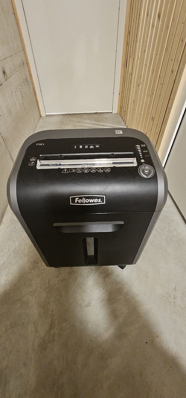 Fellowes Distruggi documenti: Déchiqueteuse Fellowes Powershred 79Ci – Usato da Chézard-St-Martin venduto da rub_78fl 1