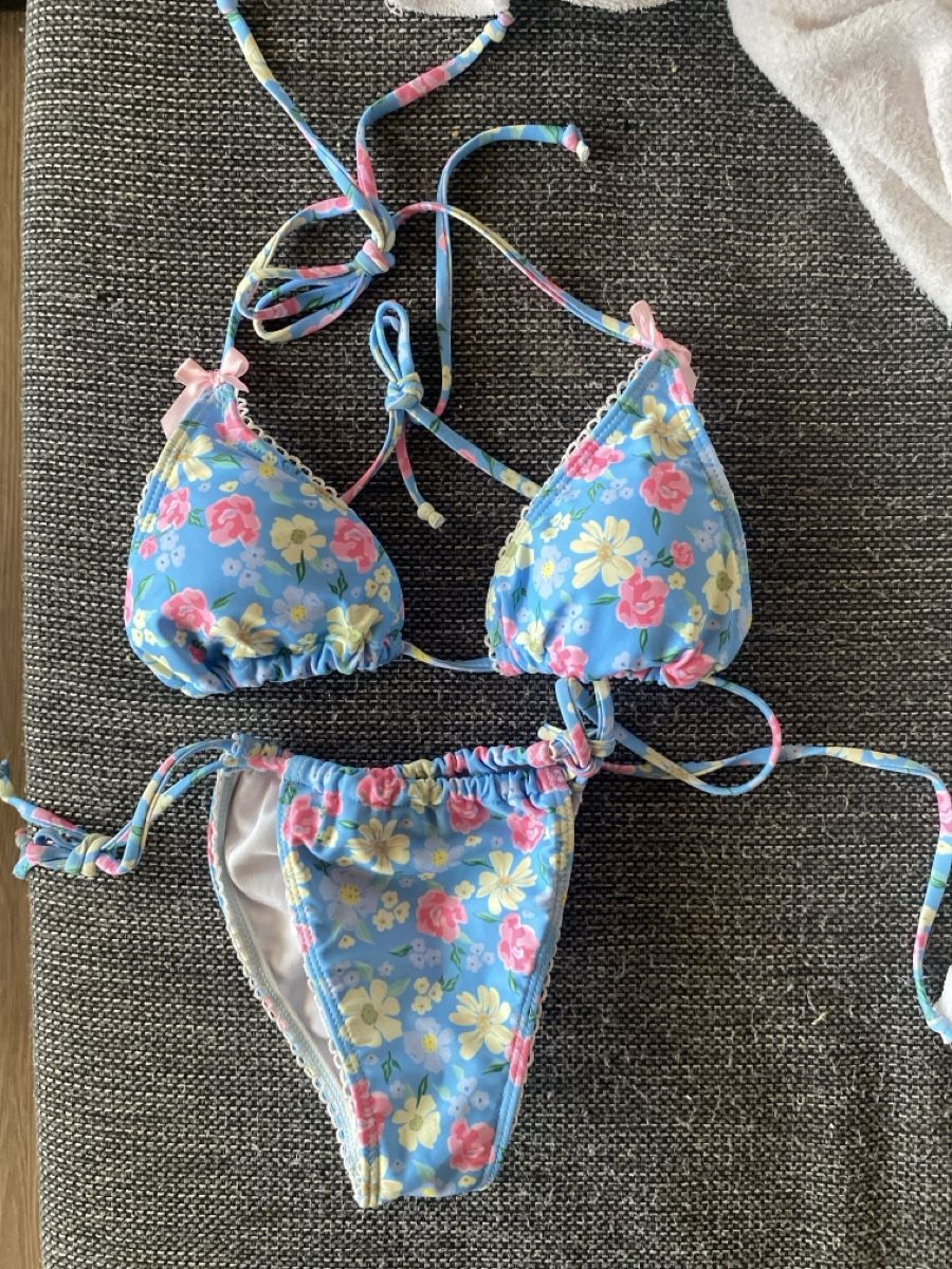 Badekleider & Bikinis: Blauer Bikini mit Blumenmuster, Grösse S, ungetragen – Neu und originalverpackt aus Steckborn von Amandabraun96 1