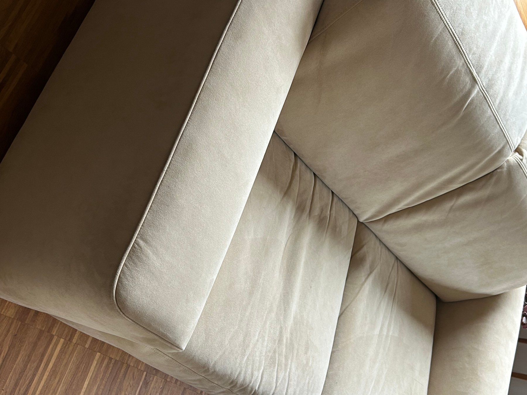 Natuzzi Divani: Sofa Alcantara Farbe sand – Usato da Winterthur venduto da eherundweg 7