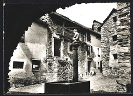 AK Arcegno, Dorfpartie mit Brunnen