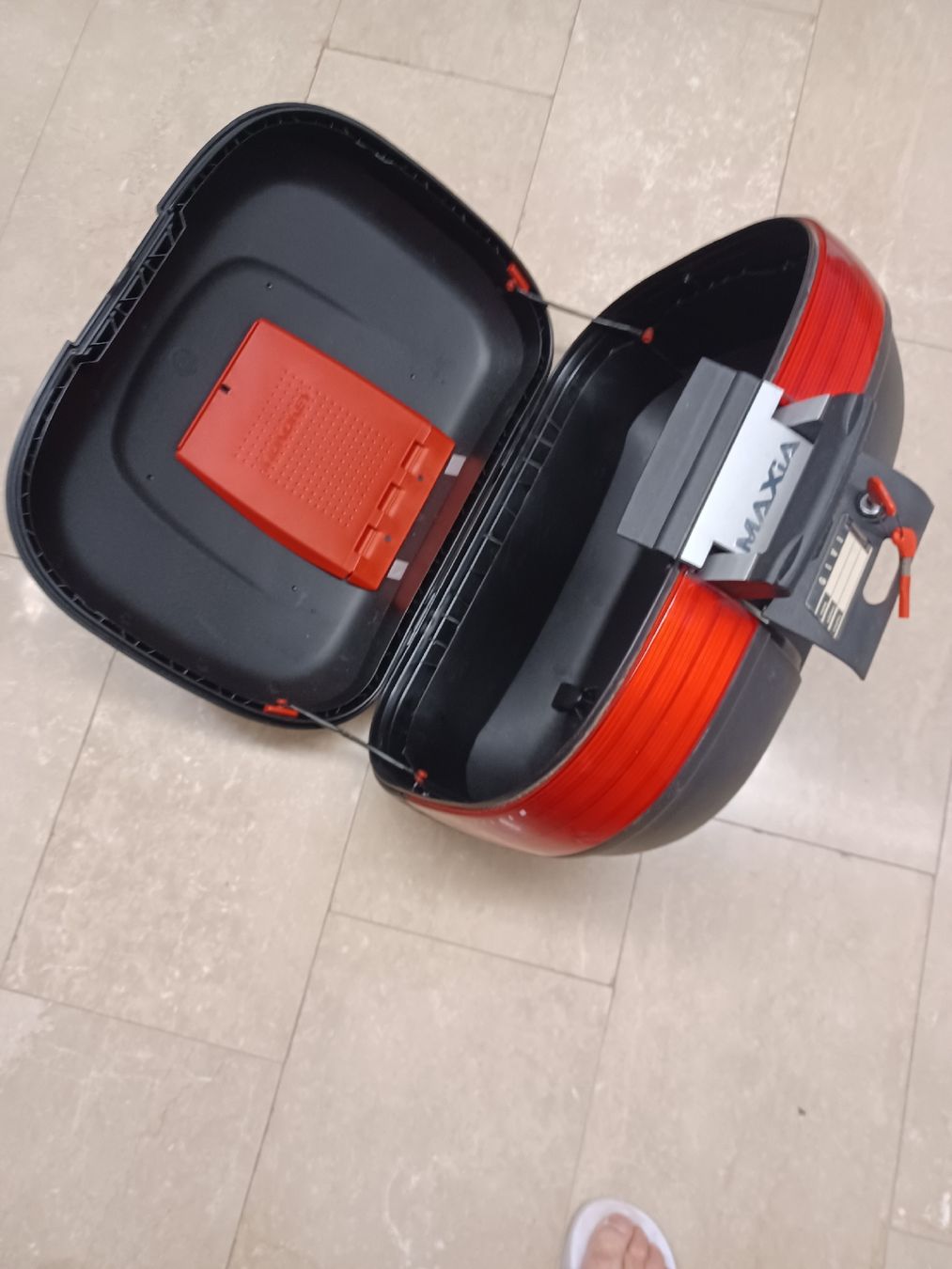 Givi Topcase: Givi Maxia -  Motorradkoffer – Gebraucht aus Wohlen AG von ser_s7f6 1