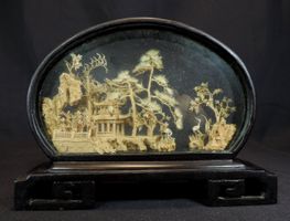 Asiatische Miniaturlandschaft mit Pagode und Kranich