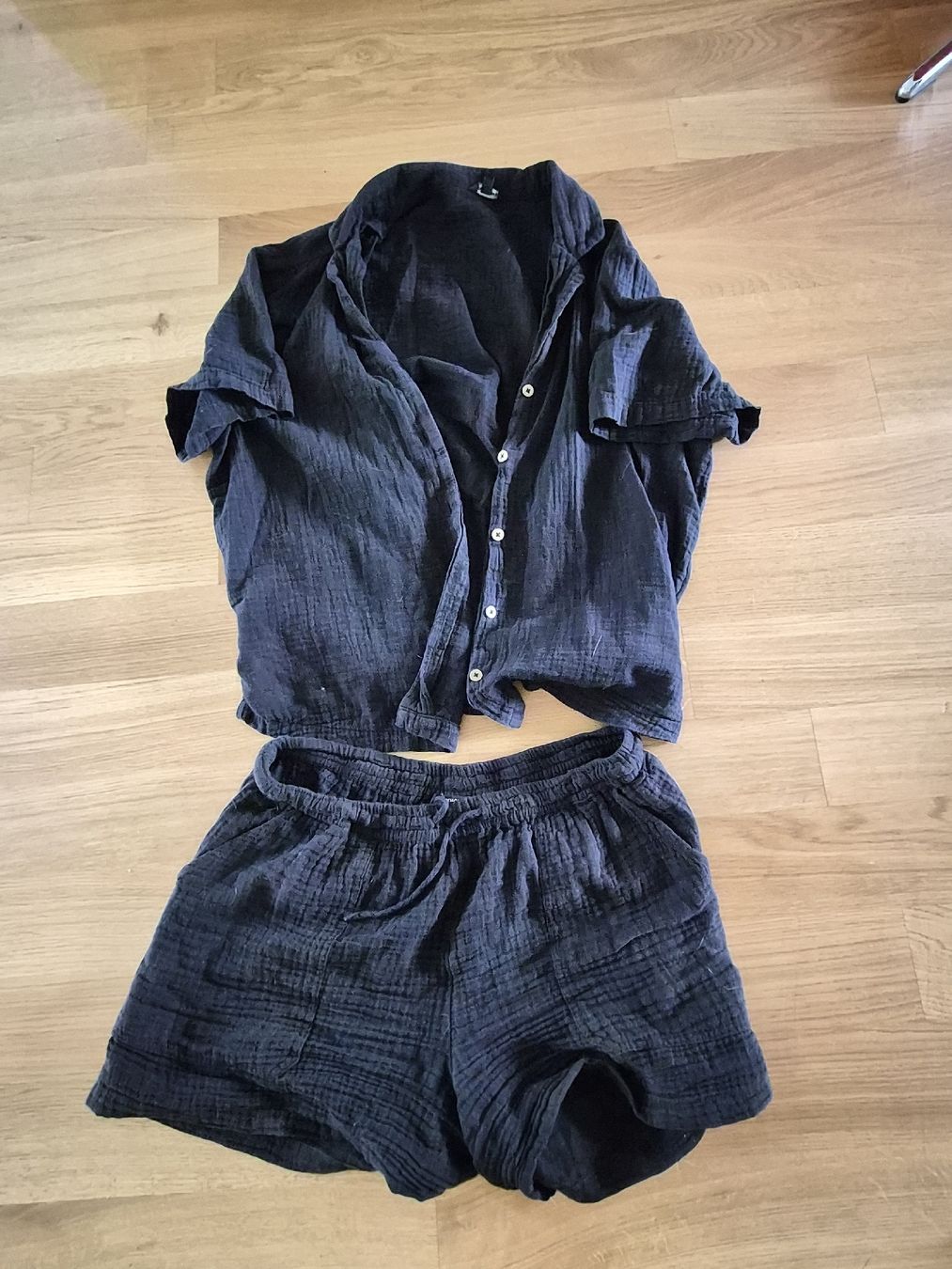 Camicie: Hemd und kurze Hose schwarz – Usato da Spiez venduto da LS9696