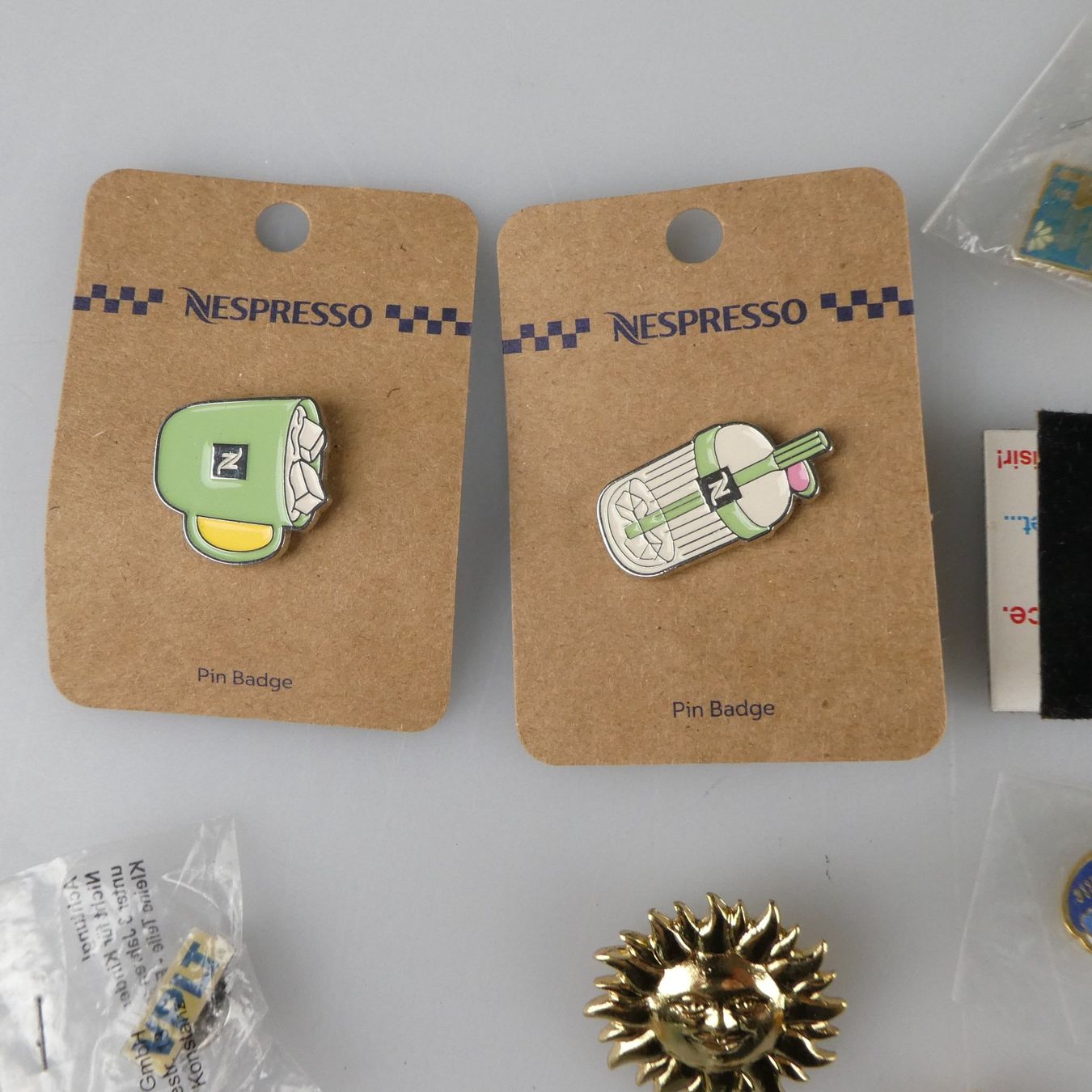 Placchette & Badge: Sammlung verschiedener Anstecknadeln – Usato da Volketswil venduto da brockipfannenstil 8