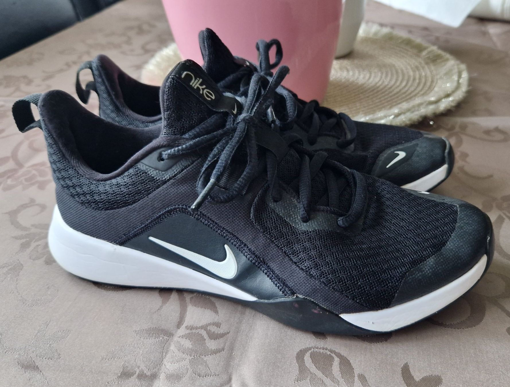Nike Scarpe da donna: Nike Schuhe Grösse 38 Schwarz – Usato da Zürich venduto da sirstians000