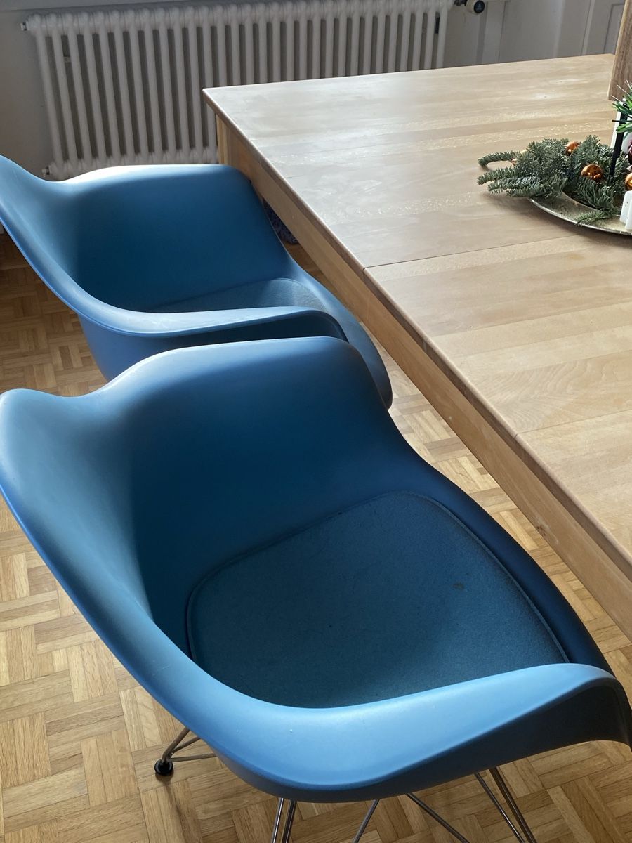 Eames Sedie: 4 Stk. Vitra Eames Plastic Armchair Co,  hellblau. – Usato da Muttenz venduto da Paepu1 1