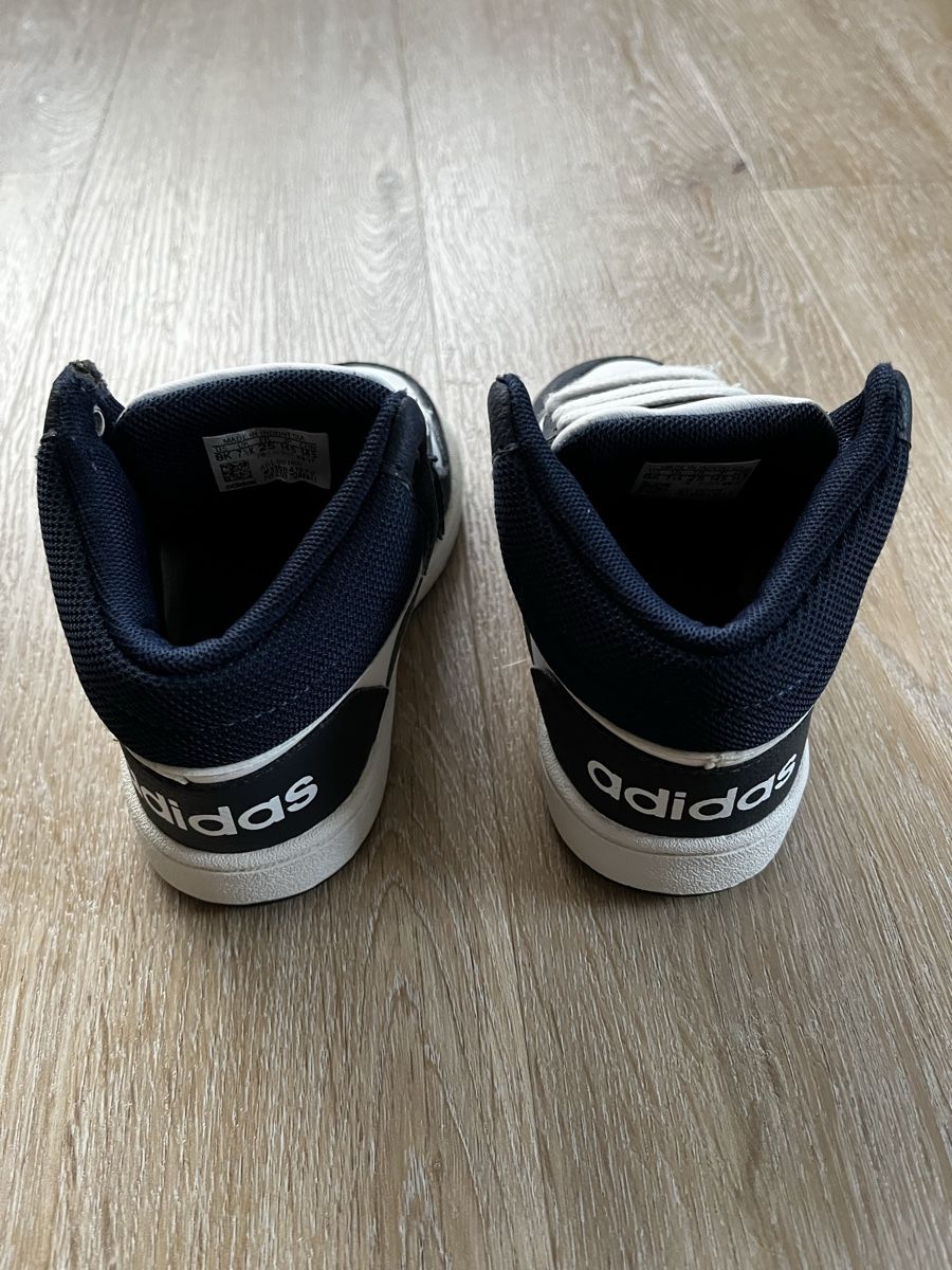Adidas Scarpe per ragazzi: Coole Knöchelschuhe Gr.25 – Usato da Sulz AG venduto da Zissi31324 1