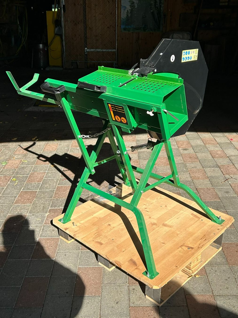 Scies: Brennholz-Wippsäge 230 V – D'occasion à Alterswil FR par Sjasper