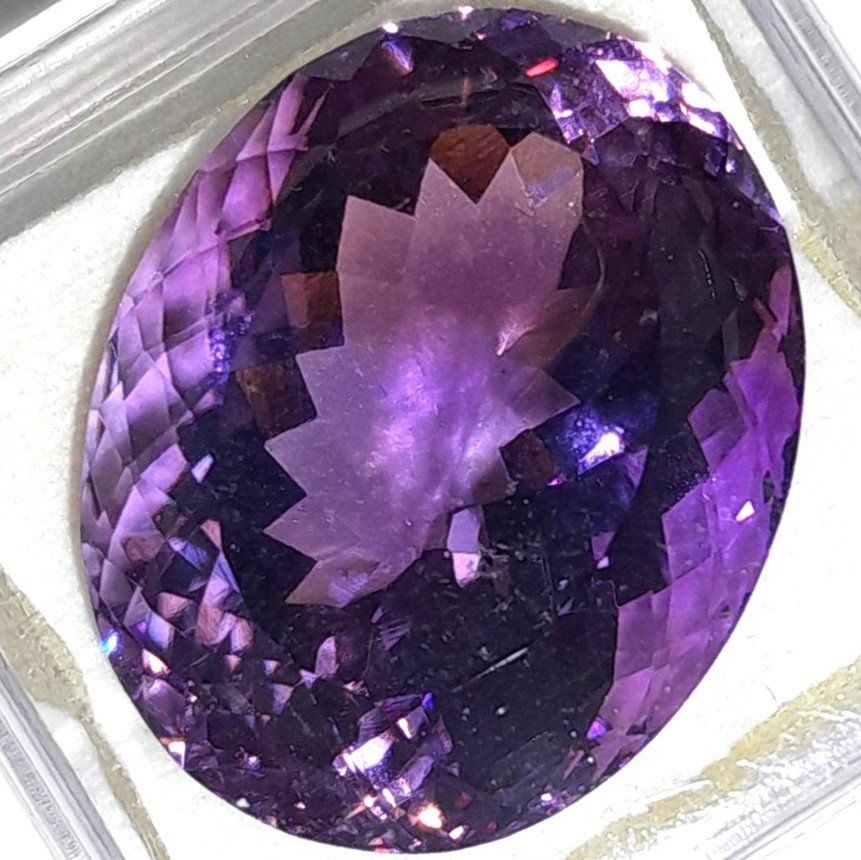 Pietre preziose: Améthyste ovale 21.83 ct - CERTIFICAT 851.- Fr – Nuovo (secondo la descrizione) da Grimisuat venduto da Valgem 2
