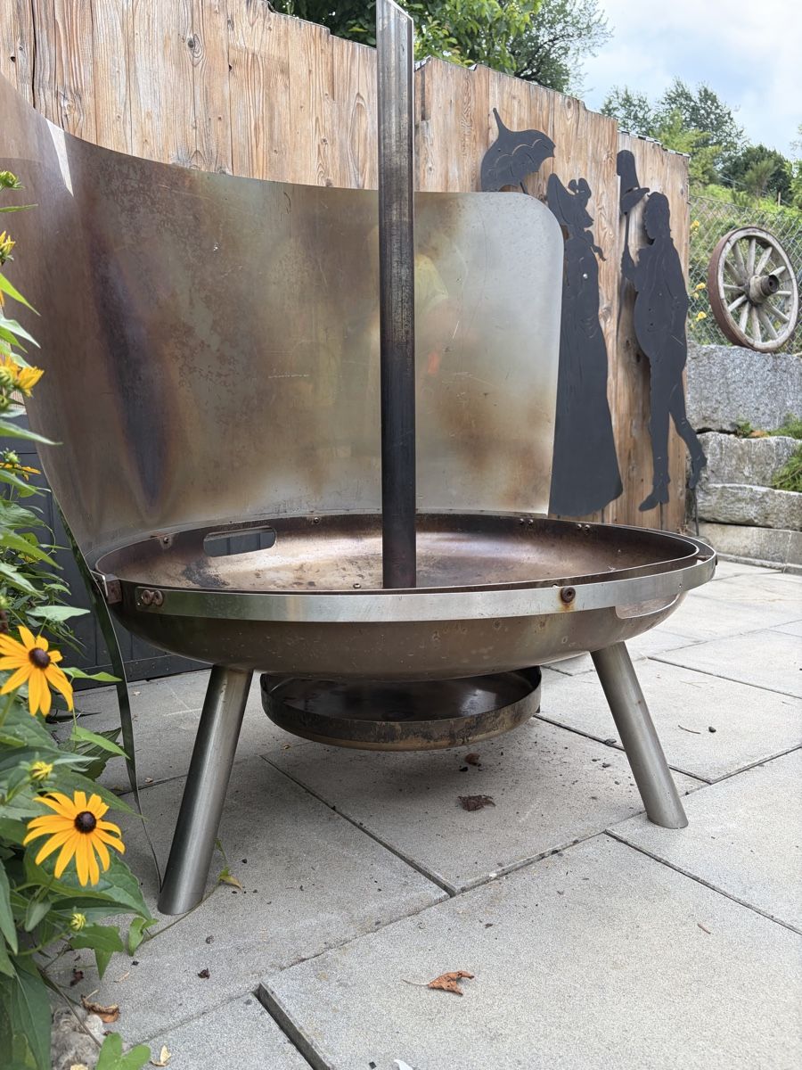 Feuerschale: Feuerschale mit Grill Edelstahl mit Windschutz & Abdeckung – Gebraucht aus Küssnacht am Rigi von Outlook24h 1