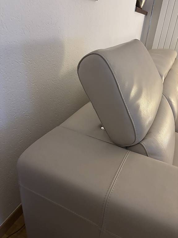 Sofas: Divano in pelle bianca Chateau d'Ax – Gebraucht aus Castione von lea_lvc2 2