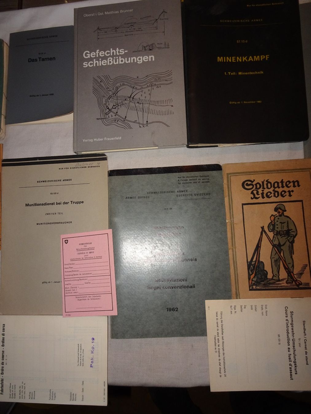 Spielzeuge: Schweizer Militäranleitungen verschiedene – Gebraucht aus Bichwil von Silbereule9 2