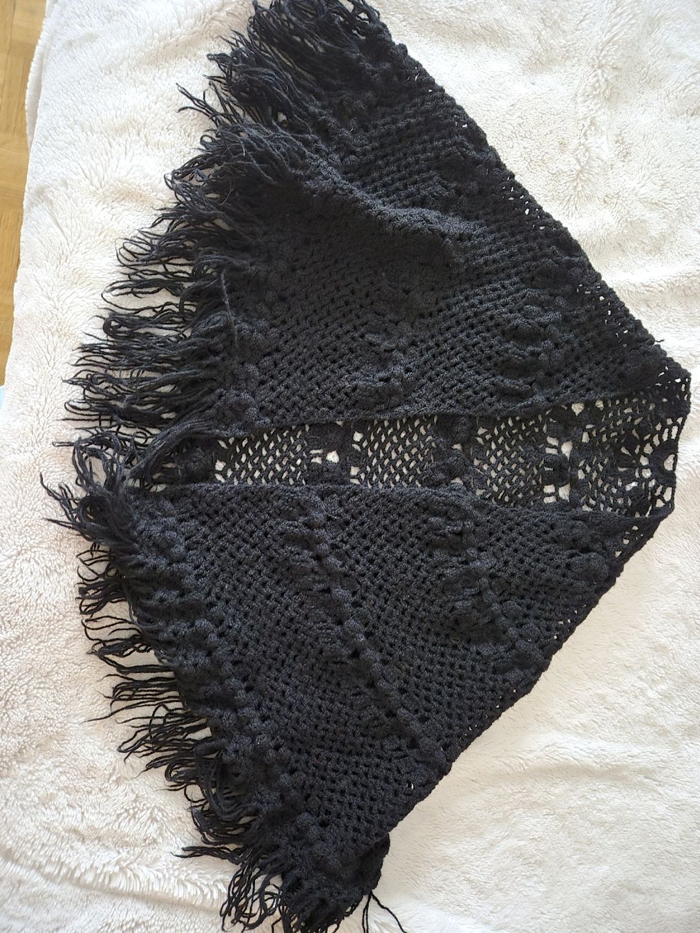 Bolero: gehäkelter Poncho – Usato da Thalwil venduto da Briscolina 1