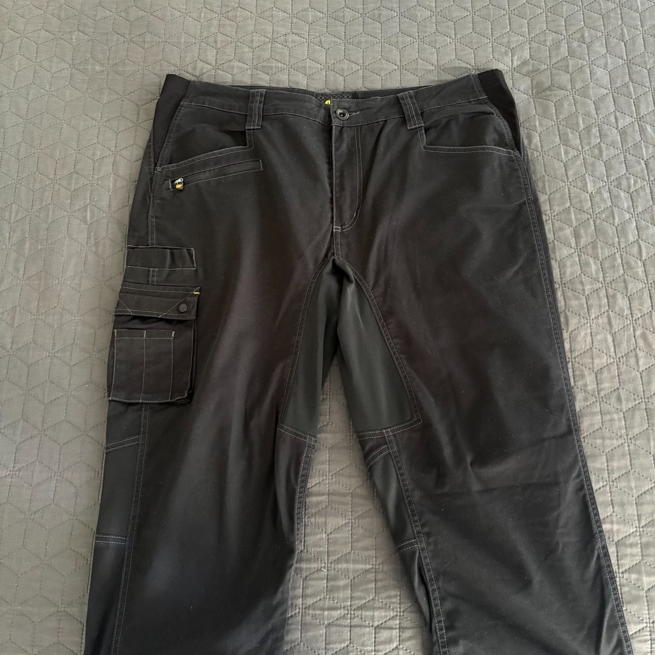 Caterpillar Pantaloni: Pantaloni da Lavoro CAT – Usato da Solduno venduto da podstanar53 1