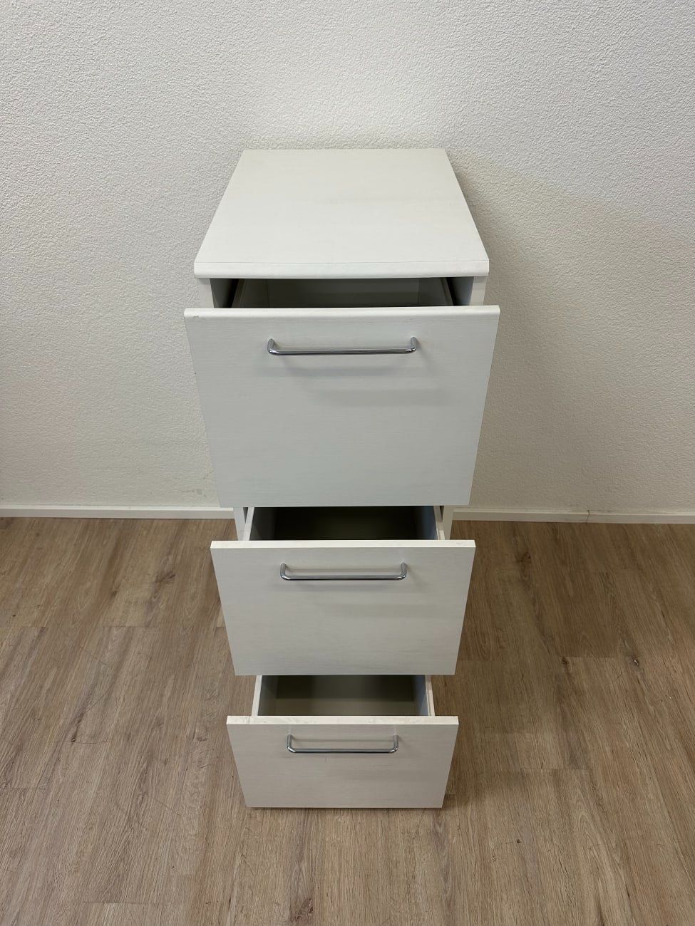 Armadi: Moderner weisser Aktenschrank  mit 3 Schubladen – Usato da Obernau venduto da Arche_Noah_Brocki 1