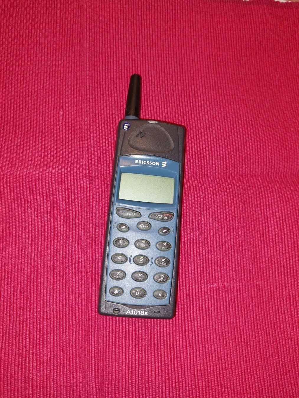 Ericsson Telefoni cellulari / Smartphones: Rétro téléphone portable Ericsson 💯 – Usato da châtelaine venduto da Ab1frGaming