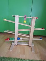 Kugelbahn aus Holz