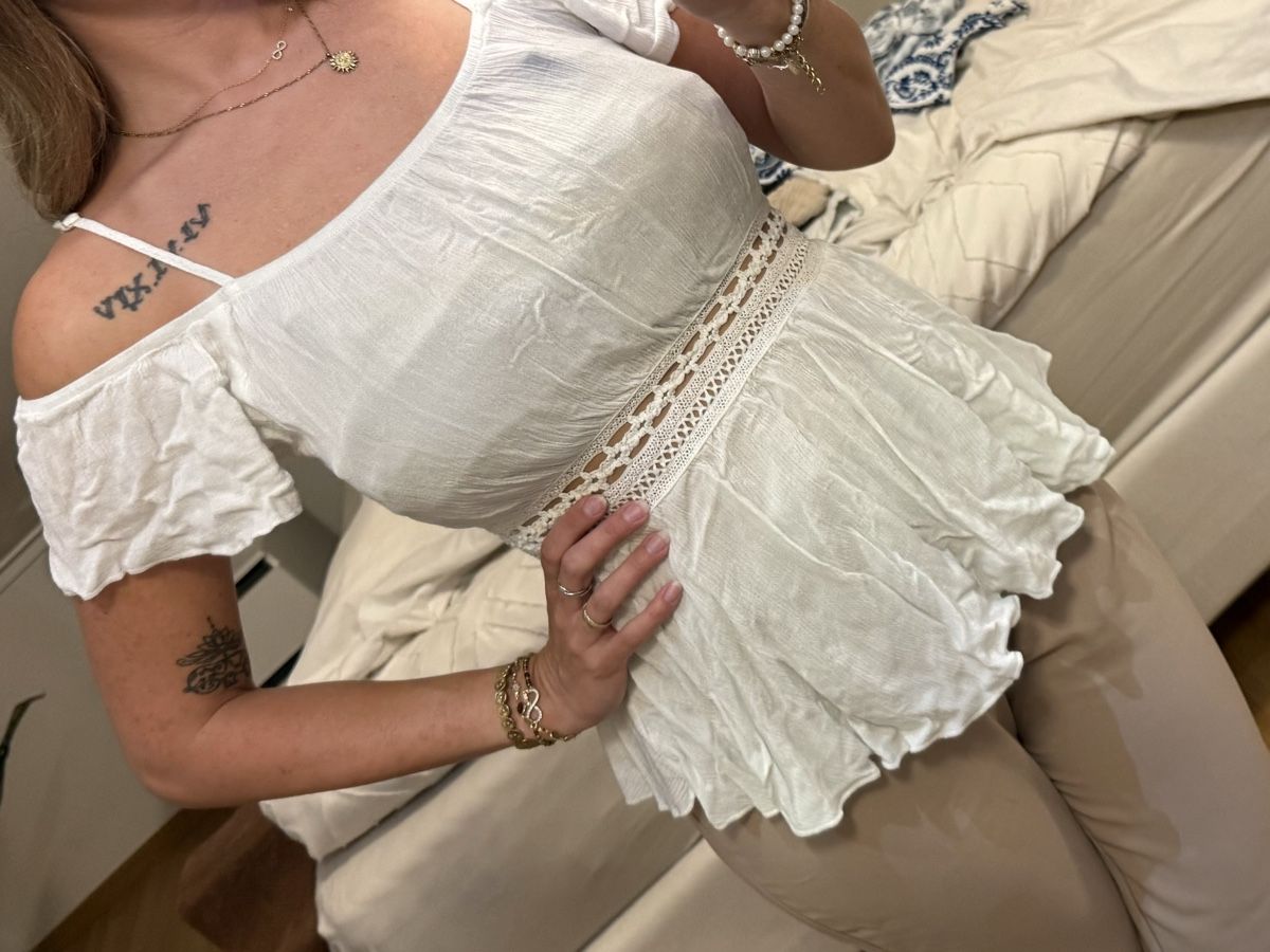 Top: Top weiss Off-Shoulder mit Spitzenbund - Grösse S – Usato da Oberhofen Thun'see venduto da ClaudiaKelesh