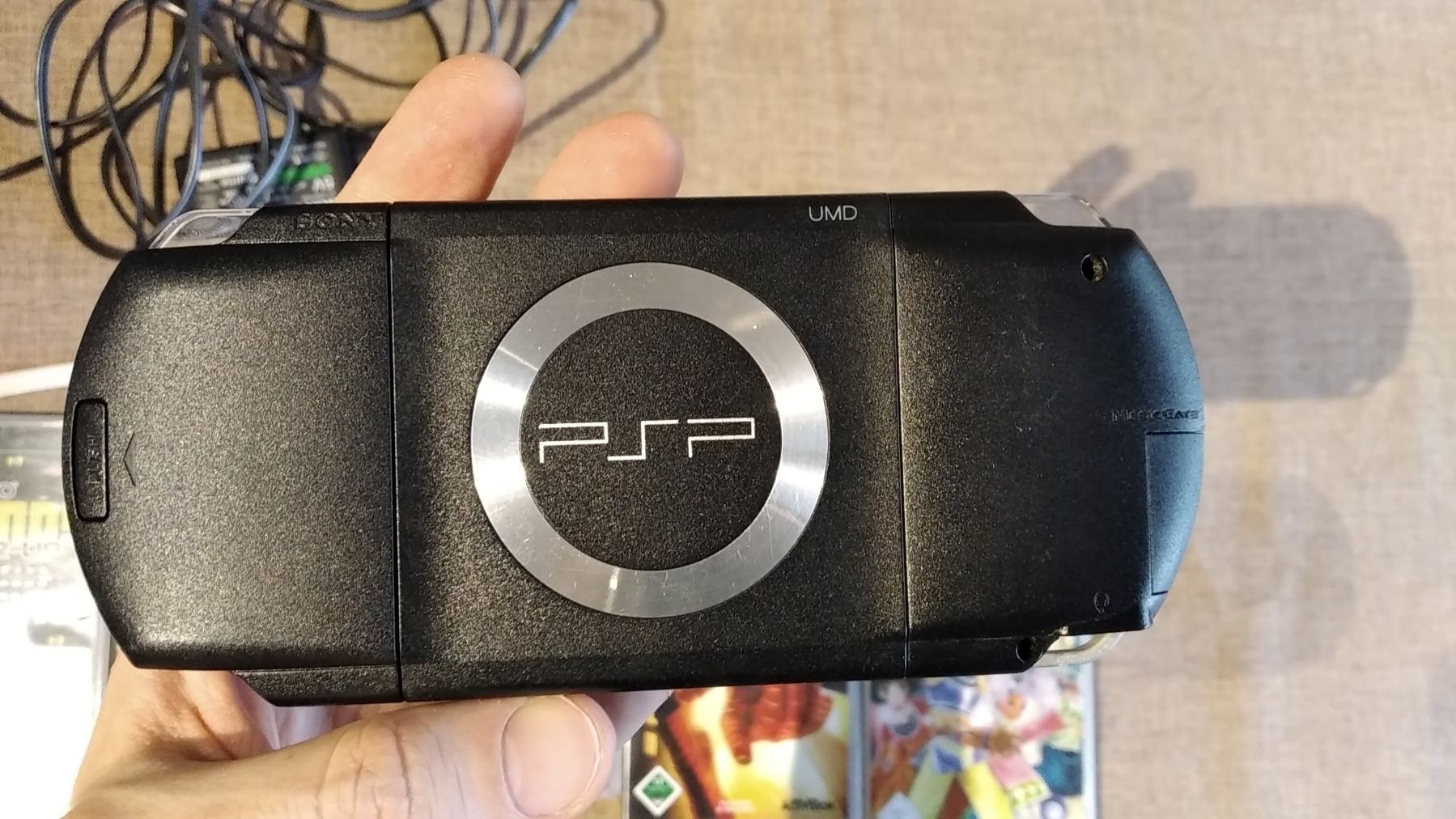 Sony Consoles: Console PSP, jeux et accessoires. – D'occasion à Aigle par Guy-de-Gisbourne 1