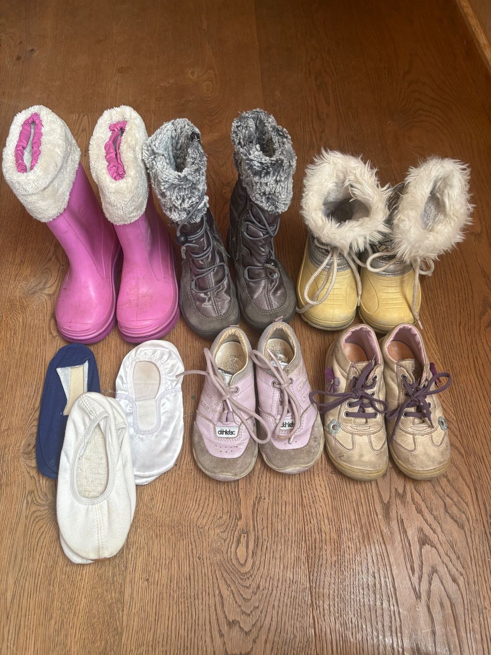 Scarpe per ragazze: Div Kinderschuhe Grösse 25 – Usato da Pany venduto da Augustiner1328