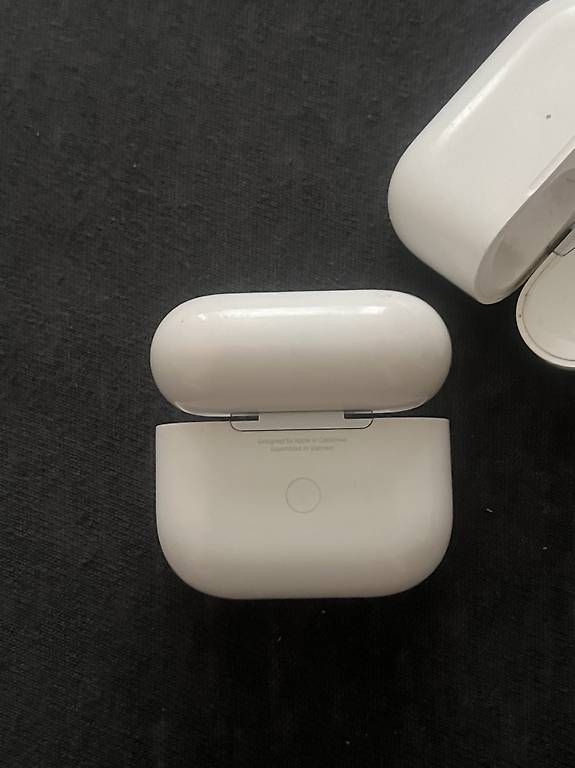 Casques audio: VENDO CUSTODIA ARIPODS – D'occasion à Tenero par loa_7m8d 1