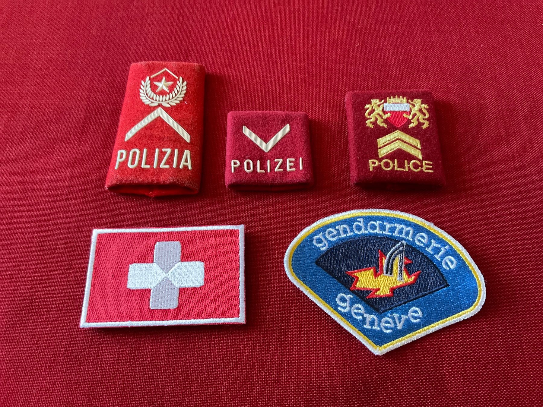 Placchette & Badge: Vintage Polizei Abzeichen – Usato da Lugano venduto da Persepolis