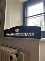 Décoration boutique Girard-Perregaux en bois