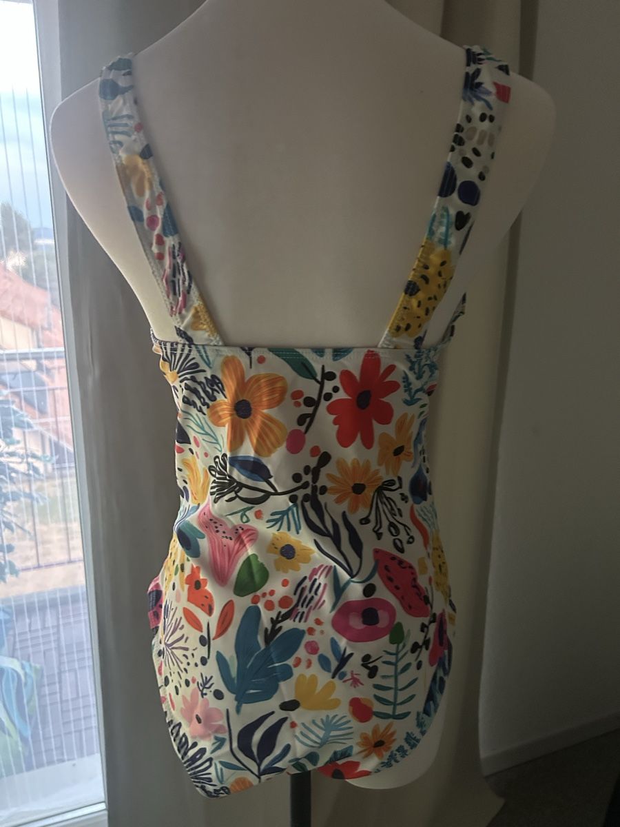 Costumi da bagno & Bikini: Sommerlicher Badeanzug mit Blumenmuster, Grösse L – Nuovo e nell'imballaggio originale da Bettlach venduto da Aresdiego 2
