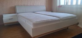 Bett mit Nachttische 180cm inkl. Matratzen