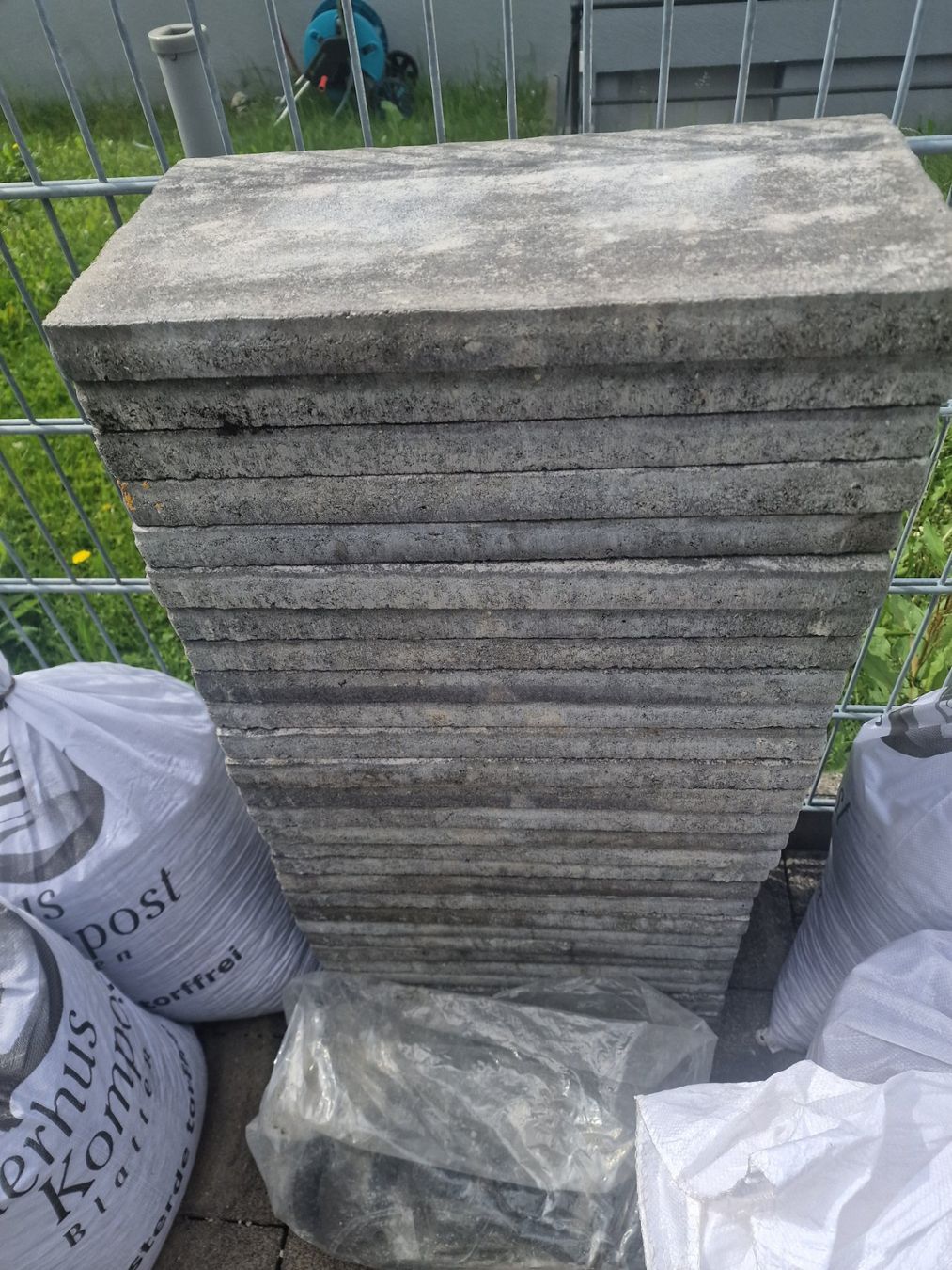 Bodenbeläge: Terrassenplatten – Neu (gemäss Beschreibung) aus Dulliken von Fertig56 2