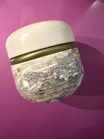 Dekorative chinesische Teedose mit traditionellem Motiv