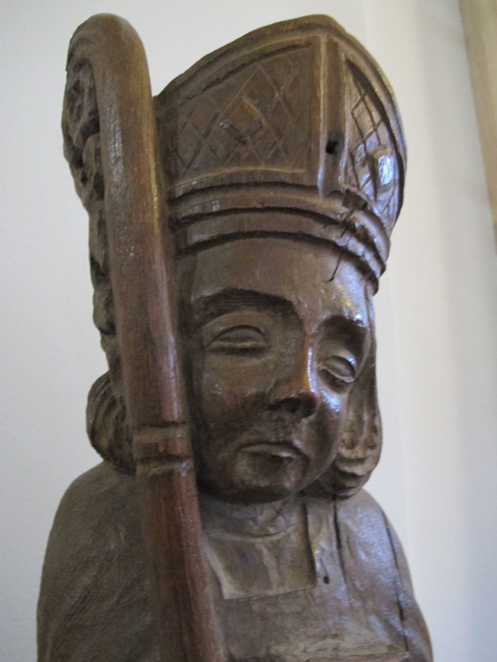 Statuette: heiliger St. Patrick gotische Eichenholz Figur Mitelalter – Usato da Wädenswil venduto da Turusukko 8